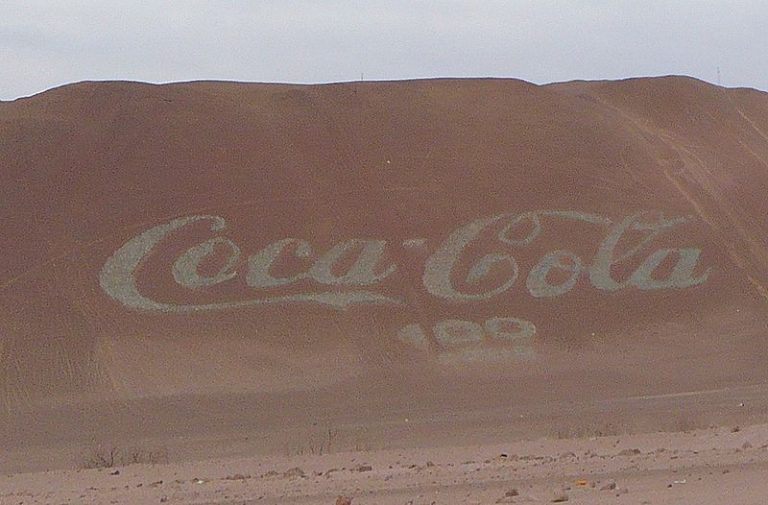 Логотип «Coca-Cola» – достопримечательность видимая из космоса