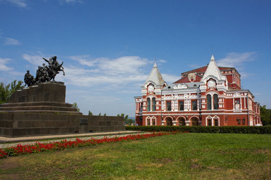 Площадь Чапаева, бывшая Театральная, театр драмы